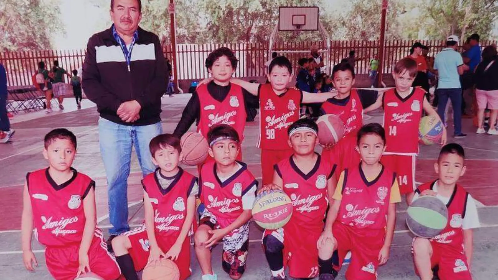 basquetbol infantil amigos